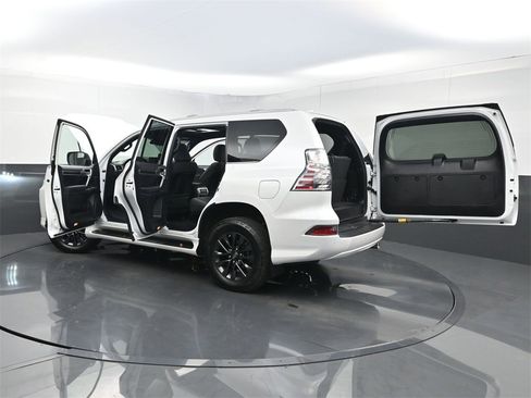 Used 2023 Lexus GX 460 Premium w/ Premium Plus Package image 41