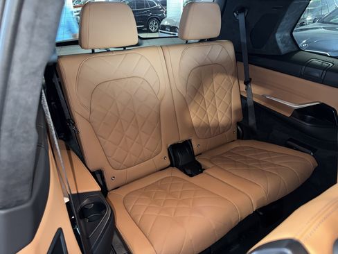 Used 2024 BMW X7 xDrive40i w/ Premium Package AWD/4WD image 13