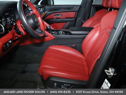 Used 2022 Bentley Bentayga image 17