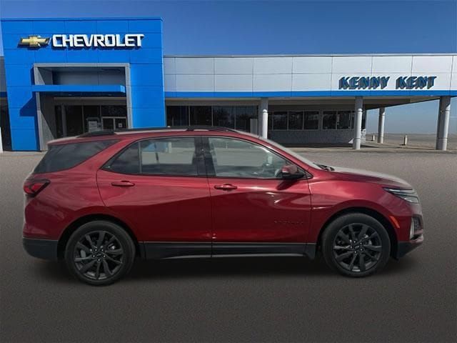 Used 2022 Chevrolet Equinox RS w/ RS Leather Package FWD image 3