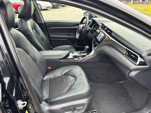 Used 2018 Toyota Camry XSE image 13