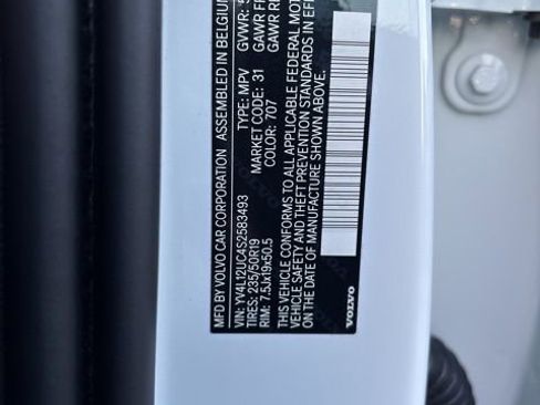 Used 2025 Volvo XC40 B5 Plus image 29