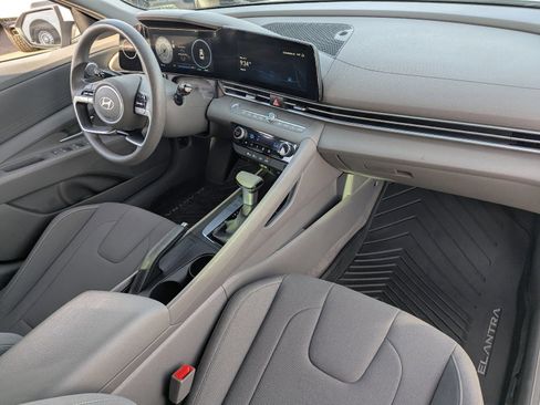 Used 2024 Hyundai Elantra SEL image 13