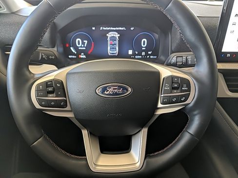 Used 2025 Ford Explorer Active w/ Active Comfort Package image 16