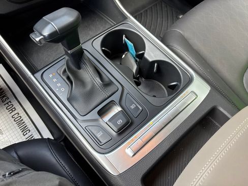 Used 2025 Kia Carnival FWD image 34