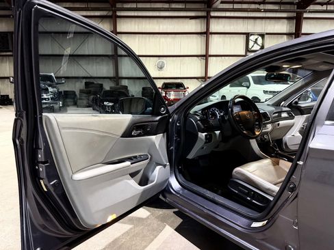 Used 2013 Honda Accord Touring image 12