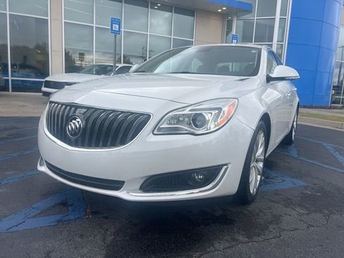 Used 2016 Buick Regal Premium FWD image 2