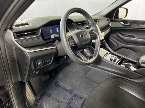 Used 2023 Jeep Grand Cherokee Altitude image 9