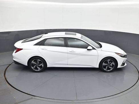 Certified 2021 Hyundai Elantra SEL w/ Convenience + Premium Package FWD image 17