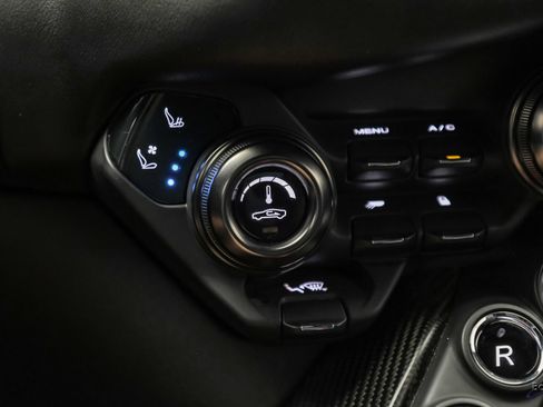 Used 2019 Aston Martin V8 Vantage Coupe RWD image 63