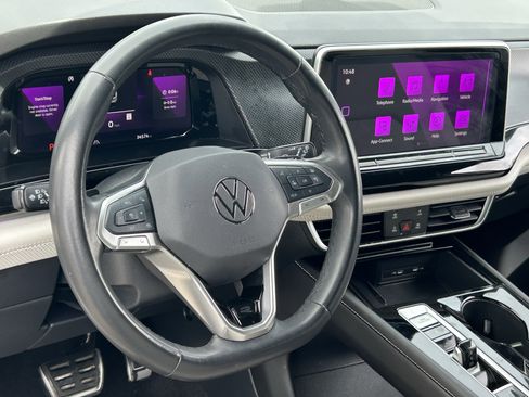 Used 2025 Volkswagen Atlas Cross Sport SEL Premium R-Line image 25