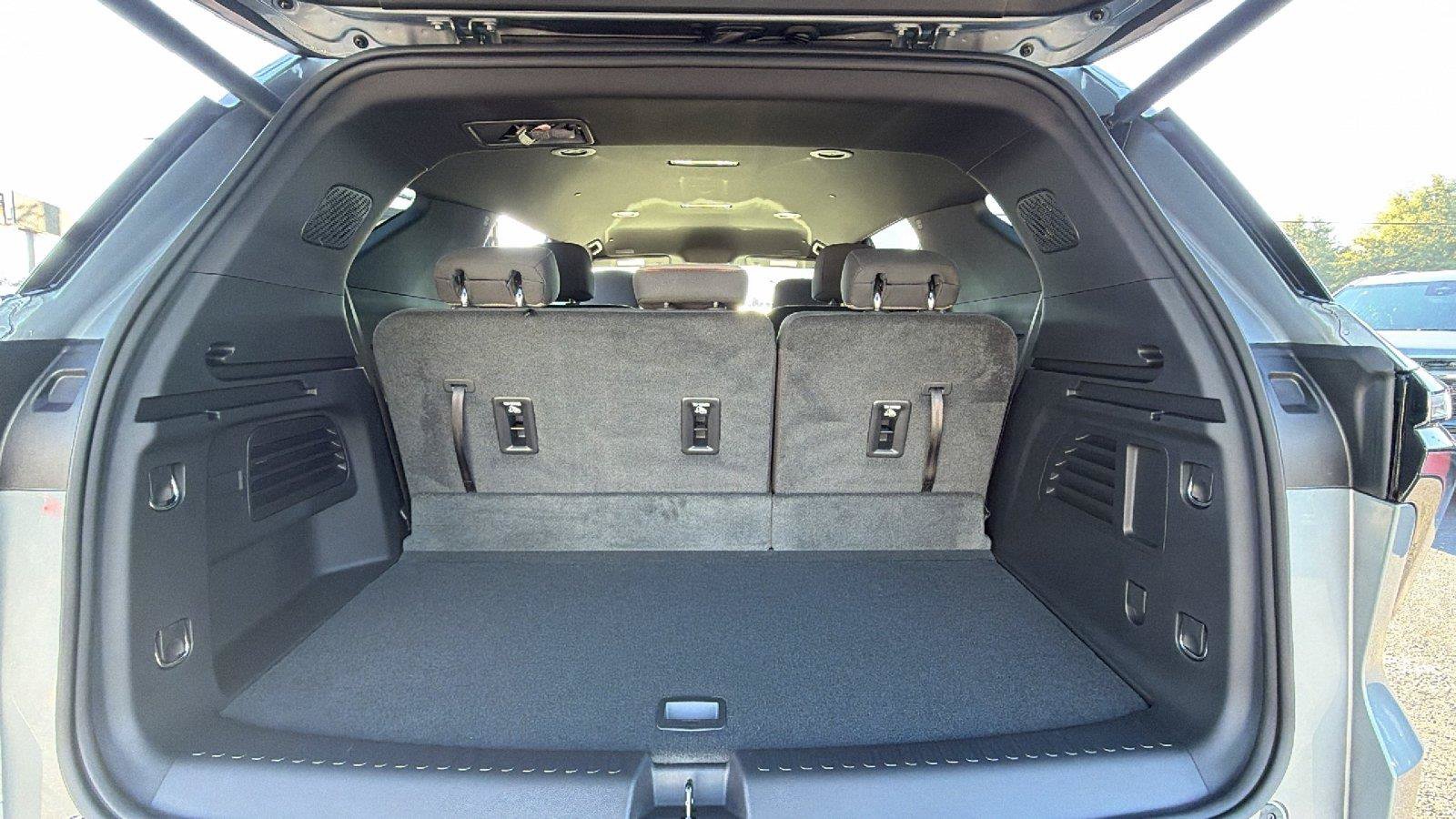 New 2027 Chevrolet Traverse LT FWD image 12