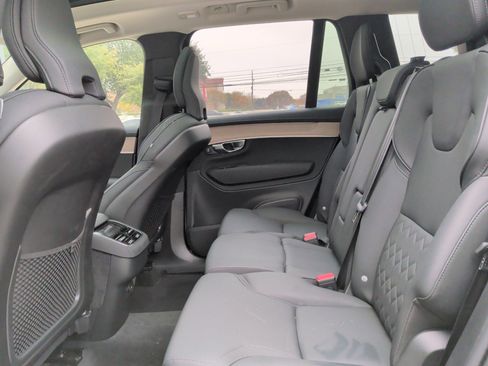 Used 2025 Volvo XC90 B6 Plus image 18