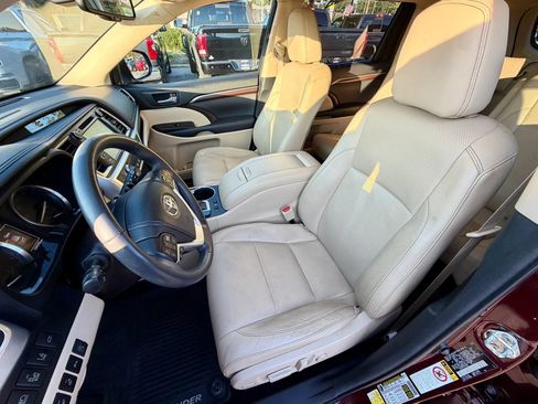Used 2014 Toyota Highlander Limited Platinum AWD/4WD image 8