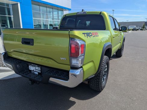 Used 2023 Toyota Tacoma TRD Off-Road AWD/4WD image 31