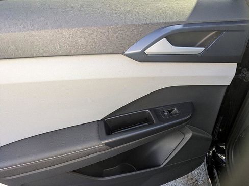 Used 2024 Volkswagen Taos SE image 22