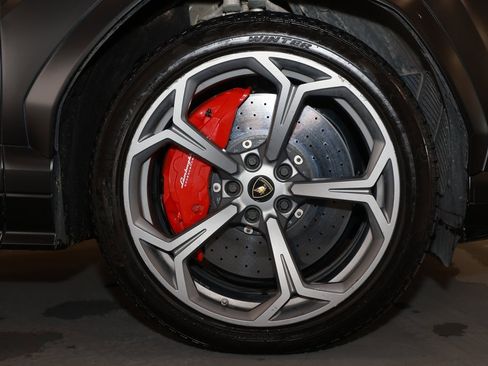 Used 2019 Lamborghini Urus image 28