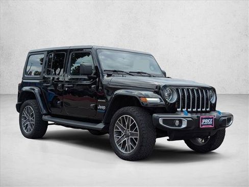 Used 2023 Jeep Wrangler Unlimited Sahara w/ Cold Weather Group AWD/4WD image 3