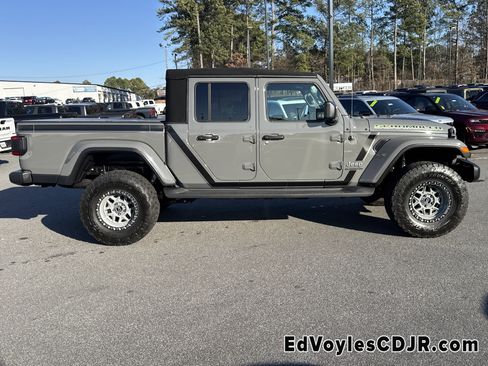 Used 2021 Jeep Gladiator Overland image 2
