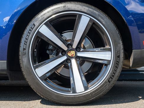 Certified 2022 Porsche Macan AWD/4WD image 13