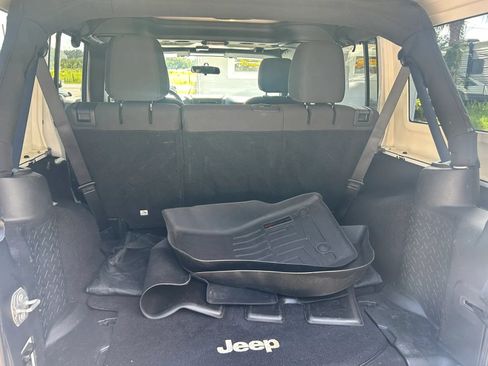 Used 2017 Jeep Wrangler Unlimited Sport w/ Connectivity Group AWD/4WD image 10