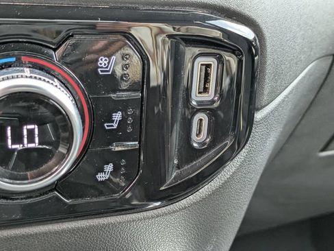 Used 2022 GMC Sierra 1500 SLT AWD/4WD image 25