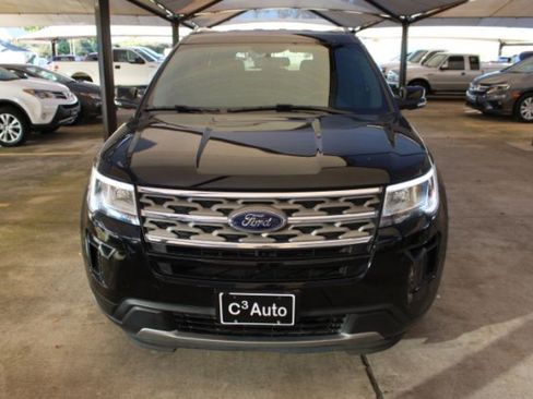 Used 2018 Ford Explorer XLT w/ Equipment Group 201A image 2