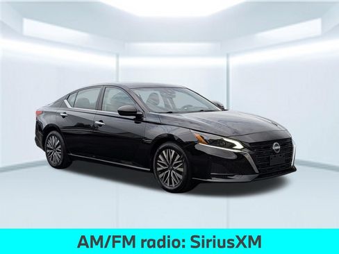Certified 2024 Nissan Altima 2.5 SV FWD image 10