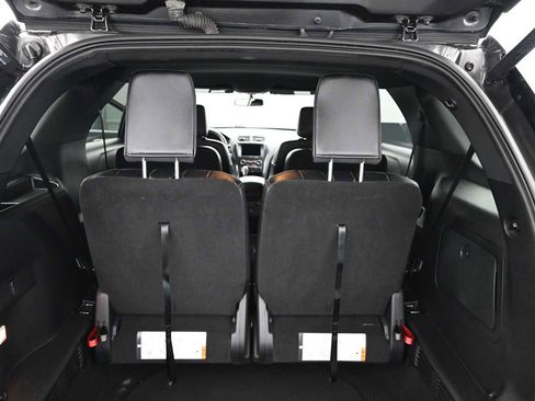 Used 2019 Ford Explorer XLT w/ Equipment Group 202A AWD/4WD image 30