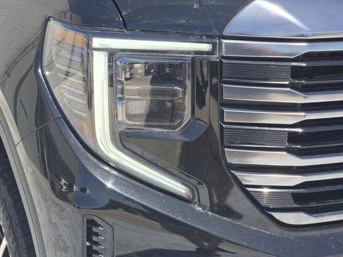 Used 2024 GMC Sierra 1500 AT4 w/ Technology Package AWD/4WD image 10