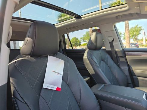 New 2026 Toyota Highlander Platinum AWD/4WD image 15