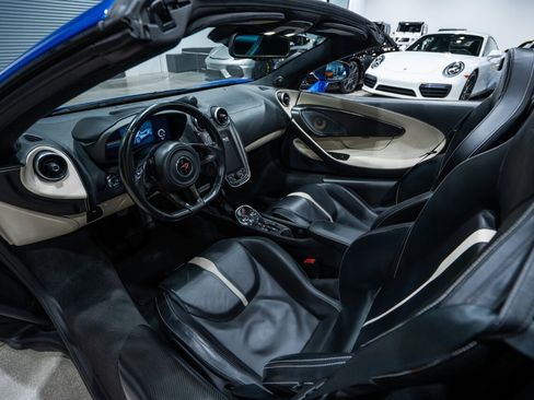 Used 2018 McLaren 570S Spider image 21