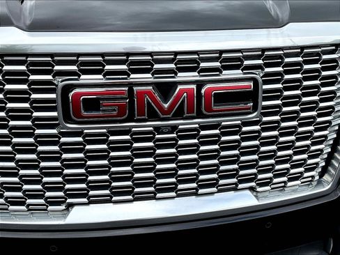 Used 2021 GMC Yukon XL Denali w/ Denali Premium Package AWD/4WD image 34