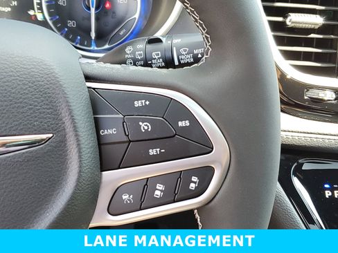 New 2026 Chrysler Pacifica Select image 14