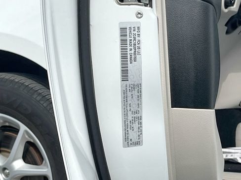 Certified 2023 Chrysler Pacifica Touring-L FWD image 30