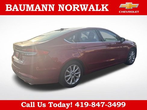 Used 2017 Ford Fusion SE w/ Fusion SE Technology Package FWD image 6