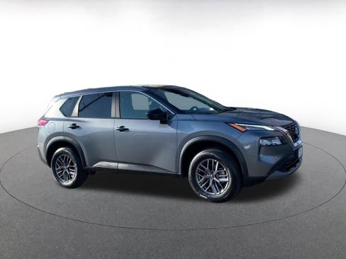 Used 2023 Nissan Rogue S image 2