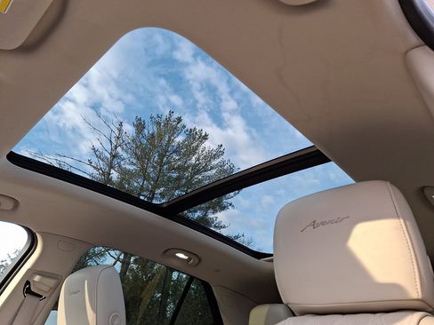 Certified 2022 Buick Envision Avenir w/ Technology Package II image 21