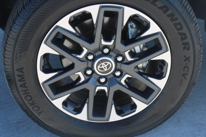 Used 2024 Toyota Tundra Limited AWD/4WD image 10