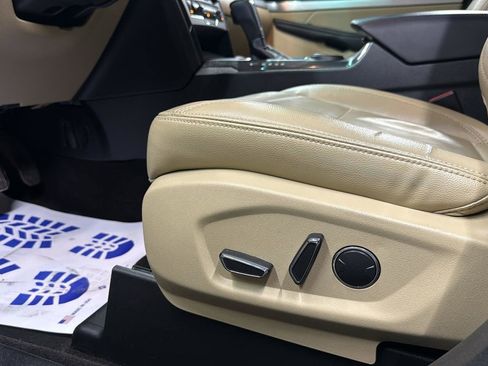 Used 2016 Ford Explorer XLT w/ Equipment Group 202A image 11