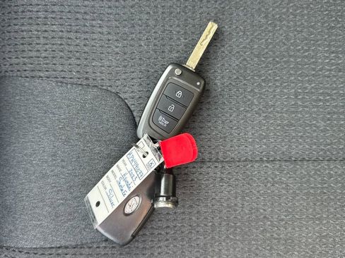 Used 2023 Hyundai Santa Fe SE image 29