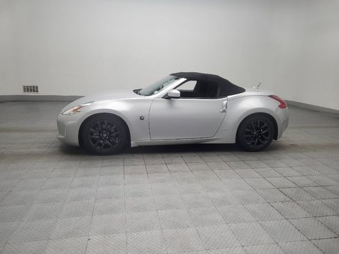 Used 2016 Nissan 370Z Roadster RWD image 2
