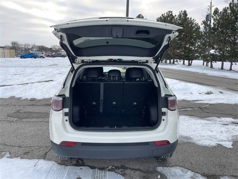 Used 2018 Jeep Compass Latitude image 18