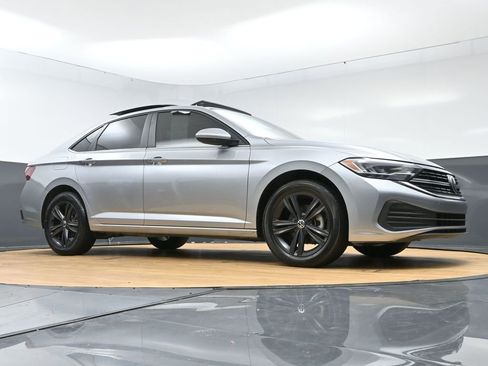 Used 2023 Volkswagen Jetta SE w/ Panoramic Sunroof Package image 47