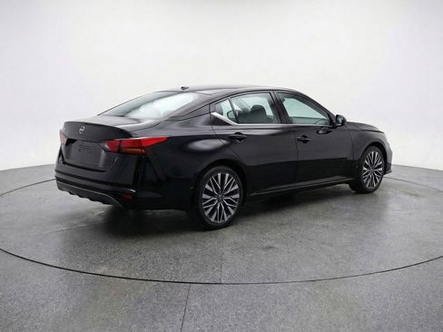 Used 2025 Nissan Altima 2.5 SV image 9