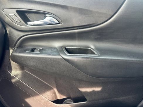 Used 2018 Chevrolet Equinox LT image 28