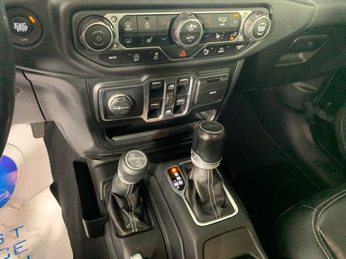 Used 2020 Jeep Gladiator Overland AWD/4WD image 20