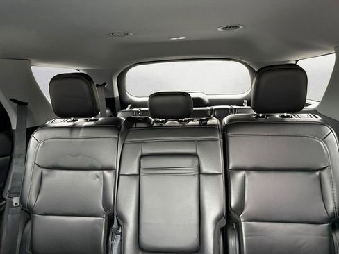 Used 2022 Ford Explorer XLT w/ Equipment Group 202A AWD/4WD image 13