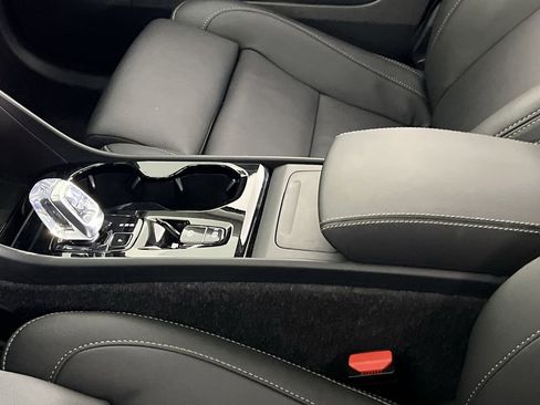 Certified 2025 Volvo XC40 B5 Plus image 21