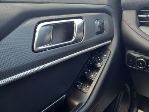 Used 2025 Ford Explorer ST image 28